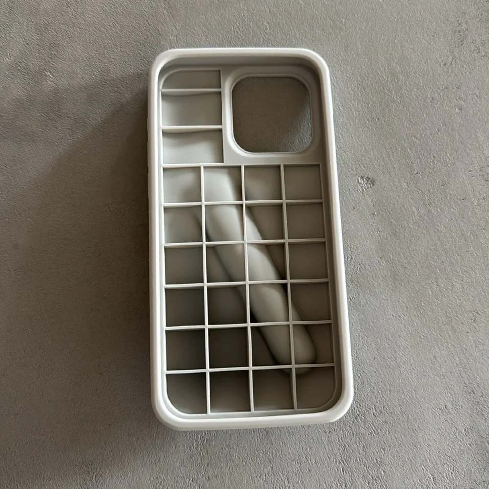 NWOT RHODE 15 PRO MAX IPHONE CASE GREY LIP CASE